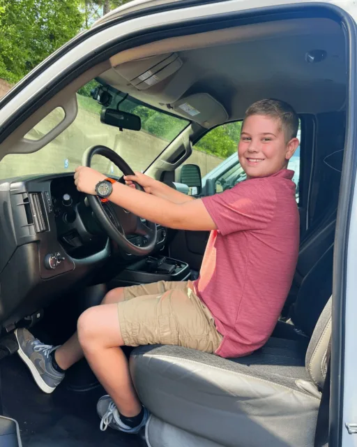 ChefAdvantage is seeking part-time drivers to help deliver fresh, delicious meals to our campus partners. If you enjoy a schedule that frees up your afternoons and being part of a team that supports students and staff, this could be the perfect fit. 

• Monday–Friday | 6:00 AM – 12:00 PM
• Delivery vehicle provided
• Requirements: Valid driver’s license and a clean driving record

Start your mornings with purpose and help us bring great food to campuses across our community. 🚚

📩 Interested in joining the team? Connect with us to learn more @ link in bio.
-
-
-
School Lunch Programs | School Lunch Solutions | School Lunch Dining | Career Opportunities | Job Opportunities | Now Hiring | Delivery Drivers | 
#ChefAdvantage #NowHiring #DeliveryDriversWanted